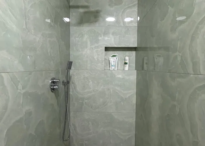 アパート Air Albania