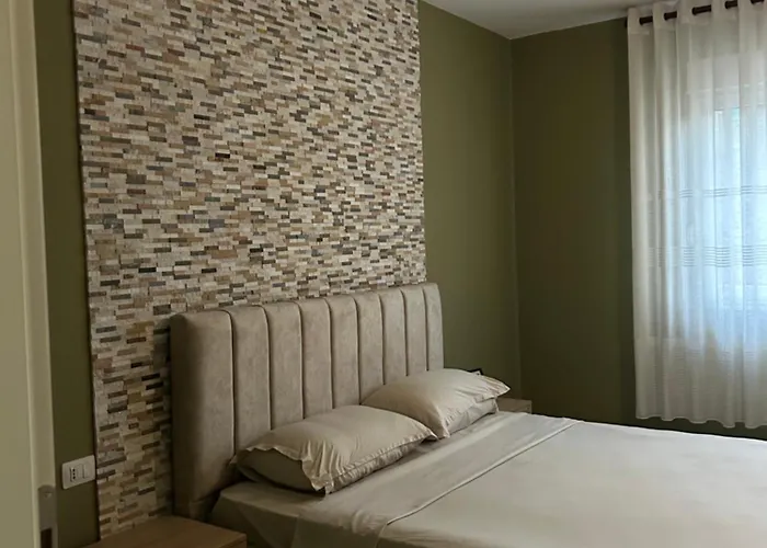 アパート Air Albania ティラナ